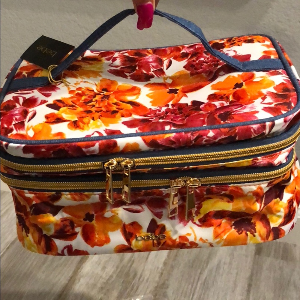 NWT Bebe Makeup case - Picture 1 of 5